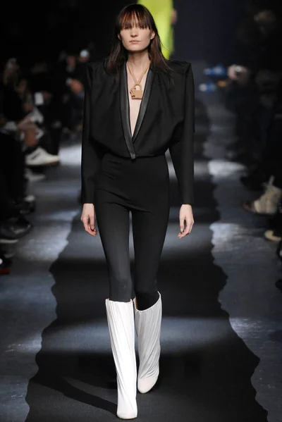 Look 14